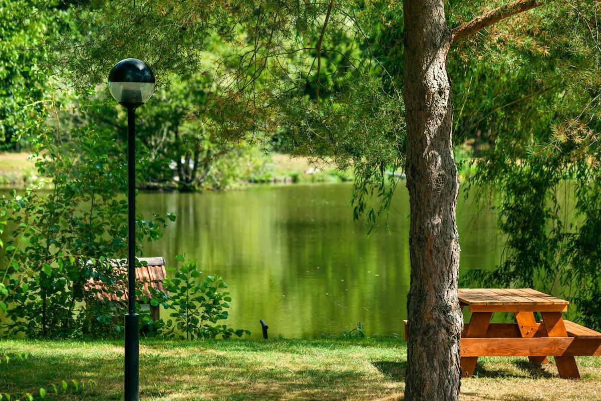 Les Etangs Du Moulin D'Harcy Otel Lonny Dış mekan fotoğraf